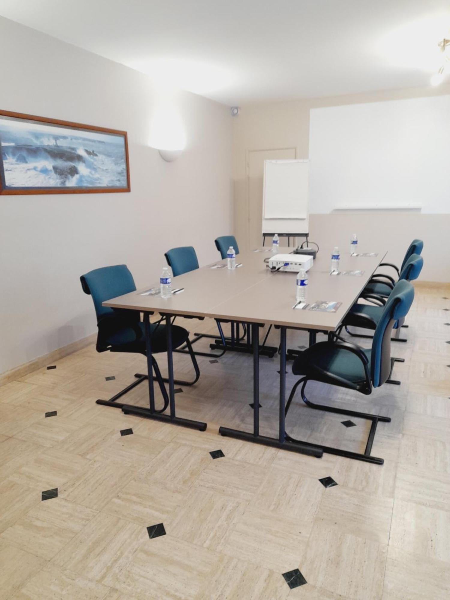 Hotel Restaurant Les Voyageurs Montaigu-Vendee Bagian luar foto