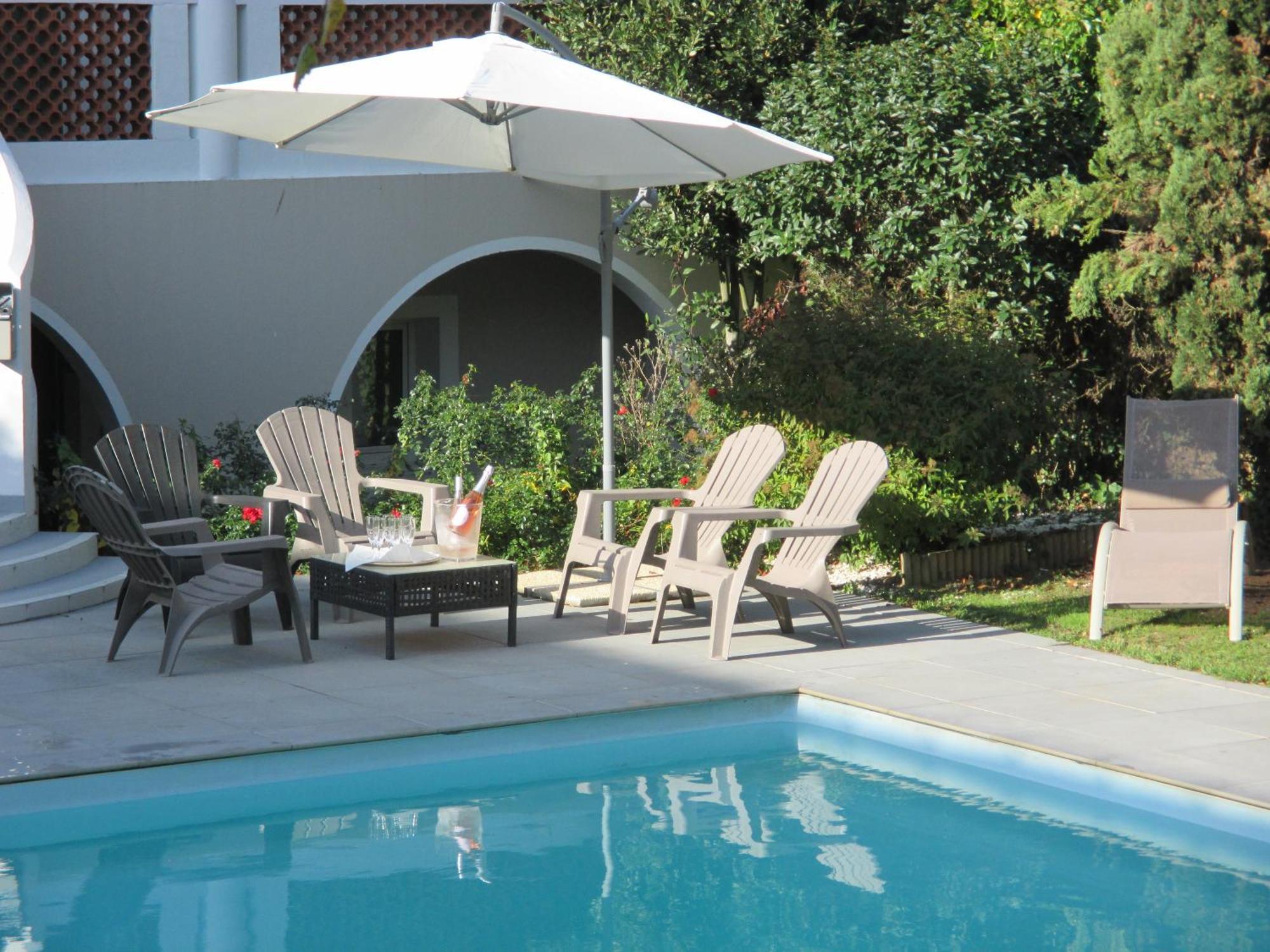 Hotel Restaurant Les Voyageurs Montaigu-Vendee Bagian luar foto