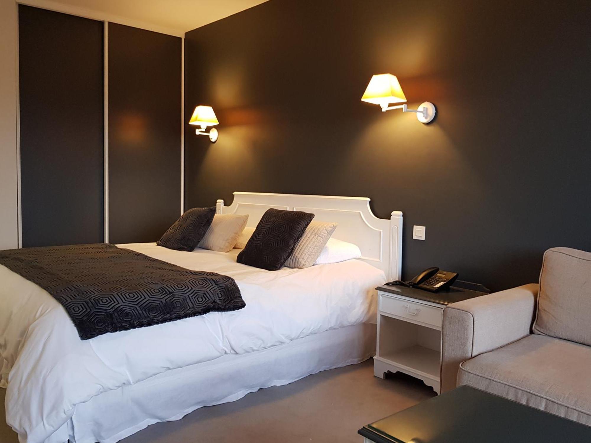 Hotel Restaurant Les Voyageurs Montaigu-Vendee Bagian luar foto